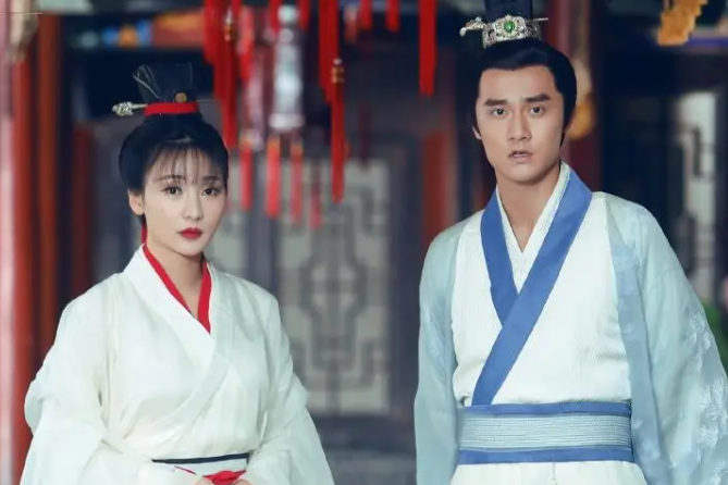 回到明朝当王爷杨凌娶了几个老婆