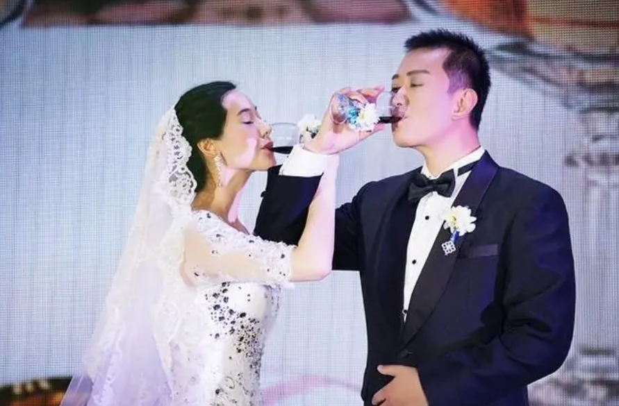 黄海冰老婆是谁