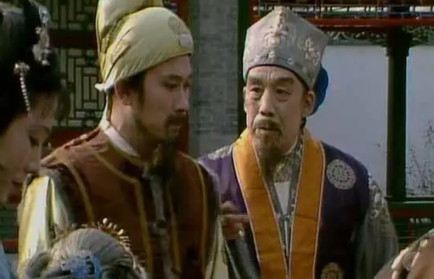 贾迎春是谁的女儿