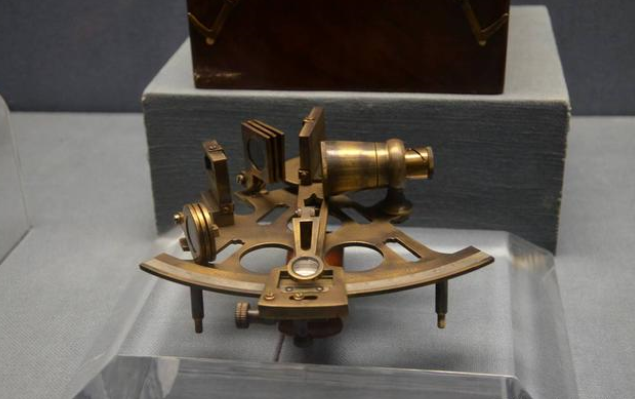 六分仪是谁提出的