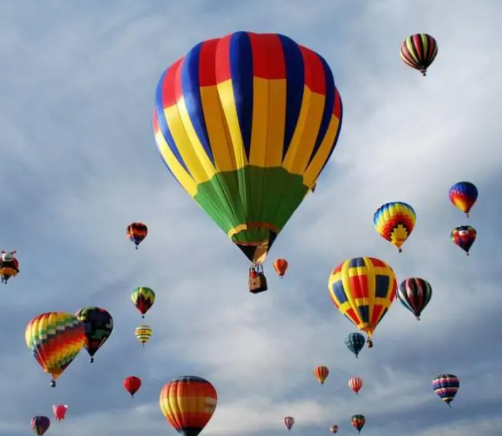 气球里面是氢气还是氦气