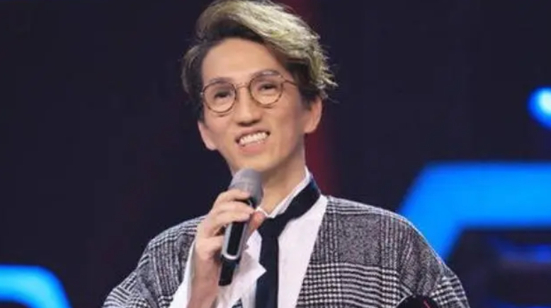 《单身情歌》是谁唱的？