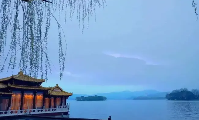 山外青山楼外楼下一句