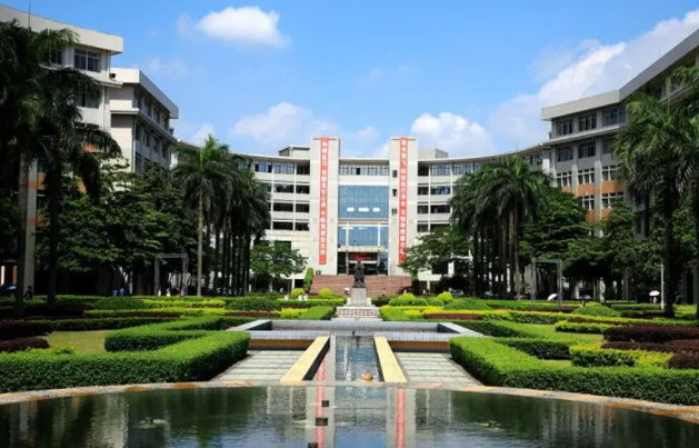 广东白云学院是几本