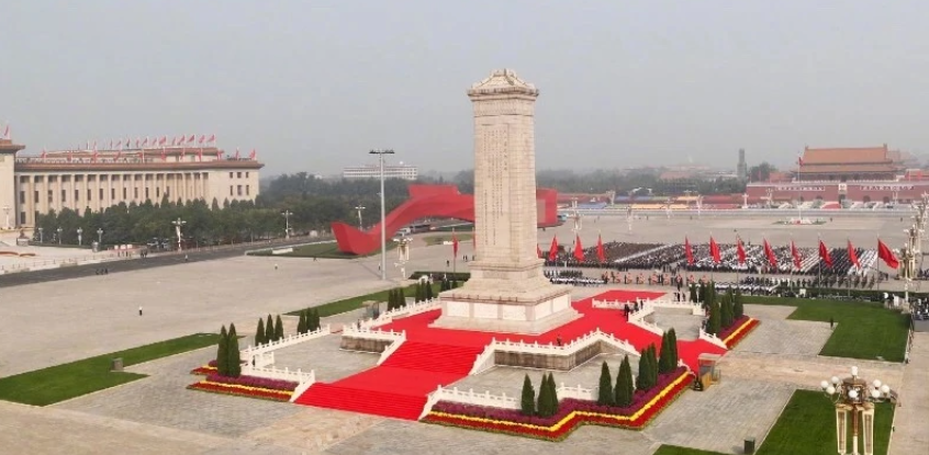 人民英雄纪念碑碑文是谁写的