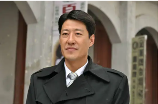 演员于震的妻子是谁