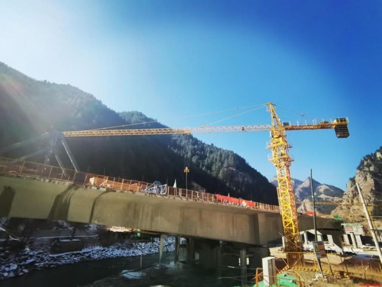 悬臂挂篮法施工连续梁质量控制