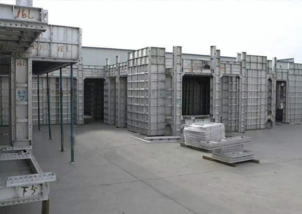 为什么铝模板上要用止水螺杆呢?