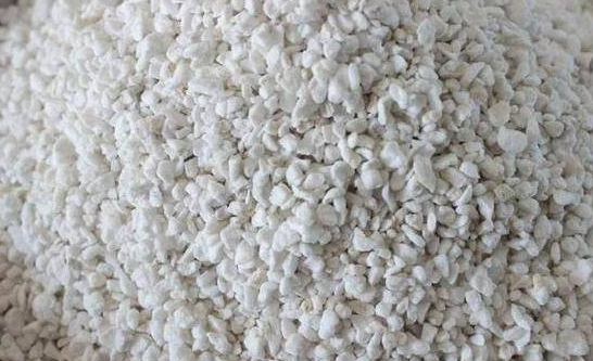 花土里放河沙好还是珍珠岩好？