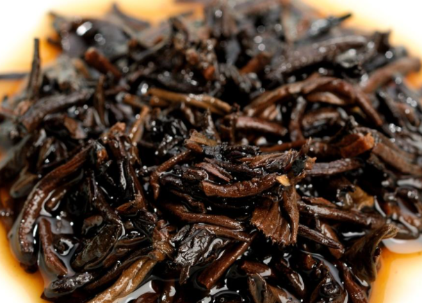 剩茶水适合浇什么花