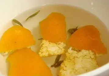 桔子皮泡水可以浇花吗