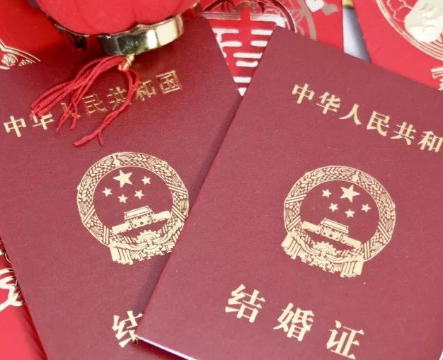 结婚证上印的是什么花