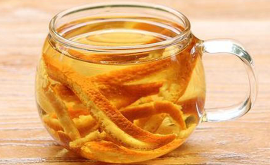 用桔子皮泡水浇花好吗