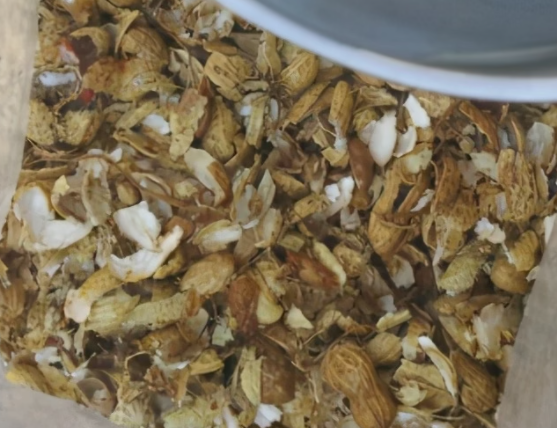 花生壳直接拌土养花可以吗