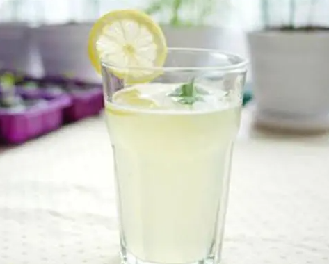 过夜的柠檬水可以浇花吗