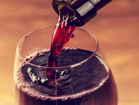 没喝完的红酒可以养花吗