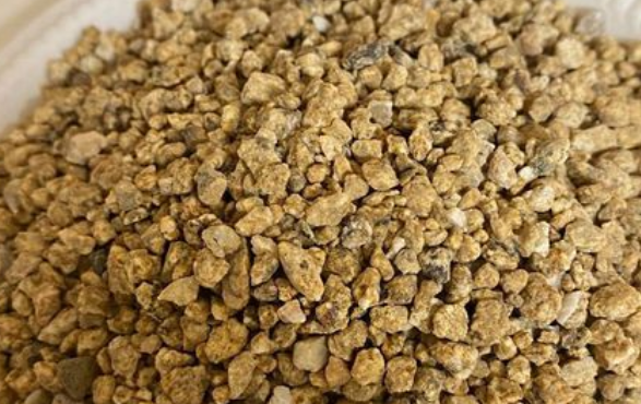 麦饭石拌土养花利弊