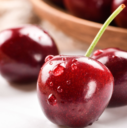 刚种的车厘子树能施肥吗