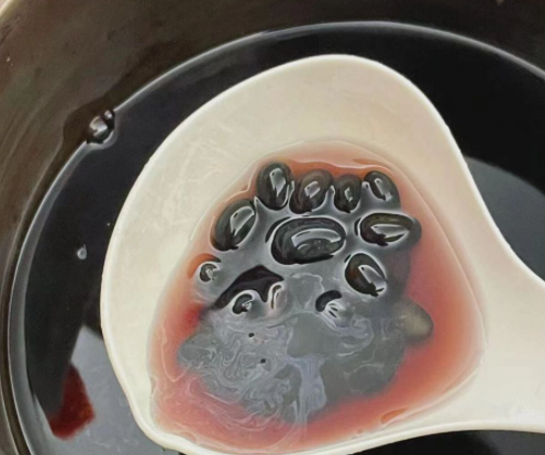 泡黑豆的水能直接浇花吗