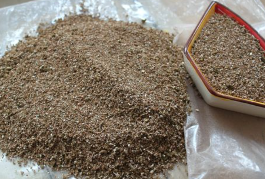 纸箱泡烂后拌土可以养花吗