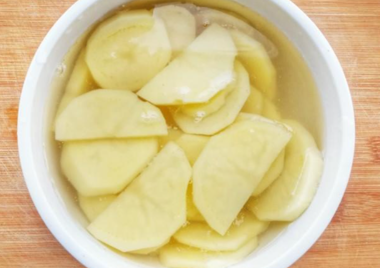 泡土豆的水能浇花吗