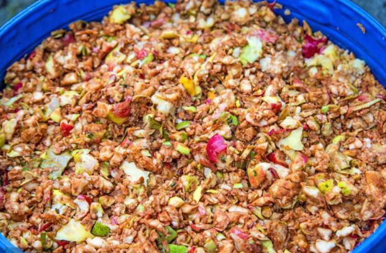 水果皮做花肥的最简单制作方法