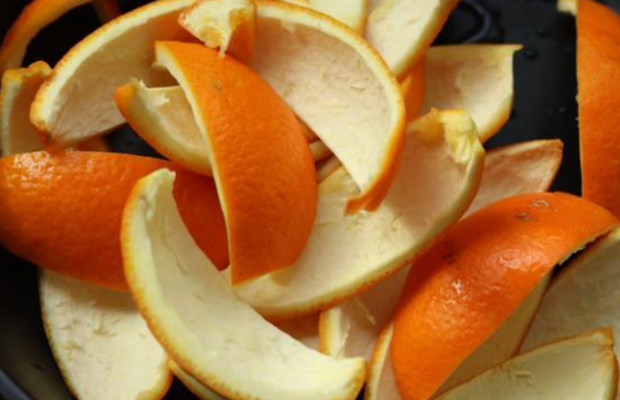 橙子皮泡水浇花的功效