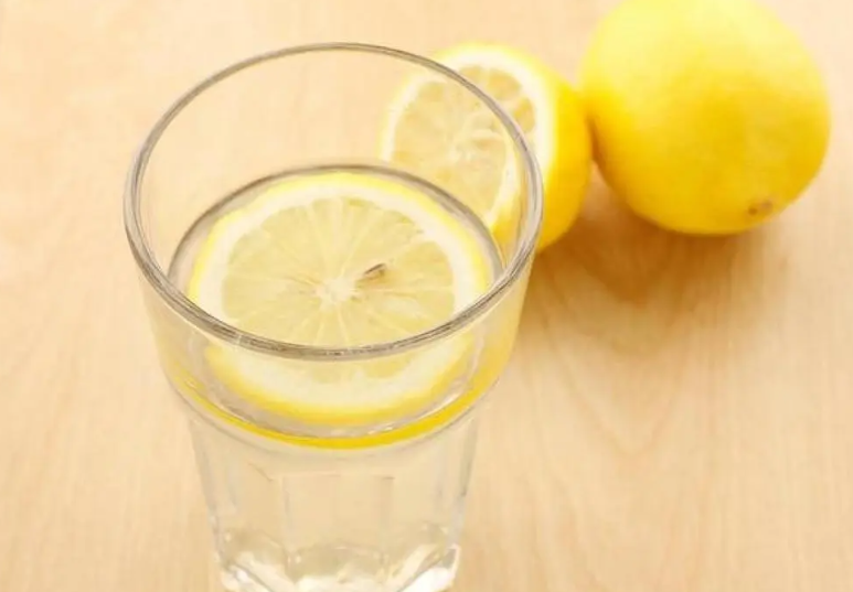 柠檬水浇花注意事项