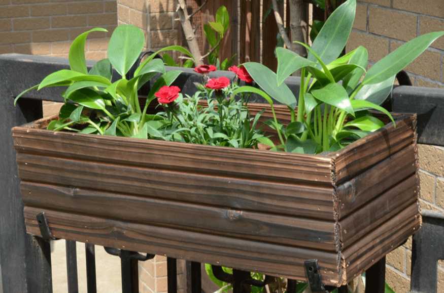 在阳台上做个简易花架组合式花箱