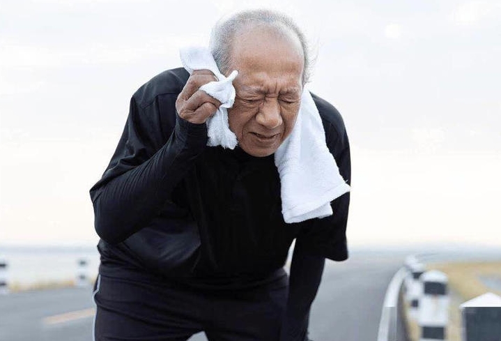 医生忠告：加重糖尿病的不是饮食，而是常做这4件事!