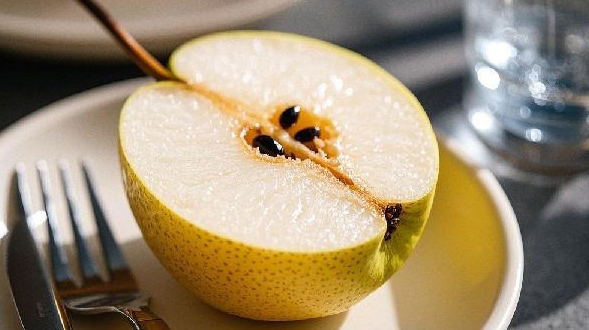 糖尿病不能吃梨? 医生含泪苦劝：不想血糖失控，少吃这7种水果