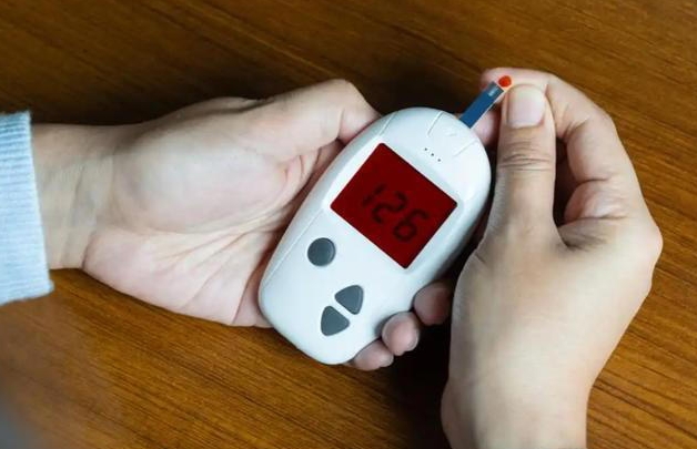 47岁女子因血糖过高死亡，医生苦劝：3样素食，糖尿病患者少吃点