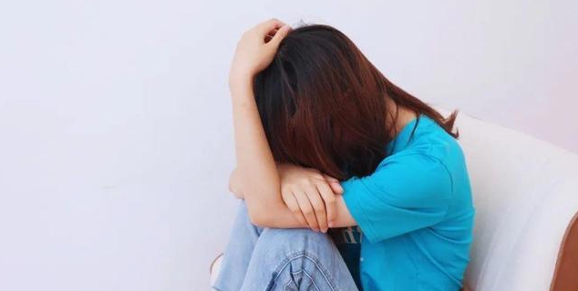 晨起若有这3个症状，可能是脑梗发出的信号，别不当回事