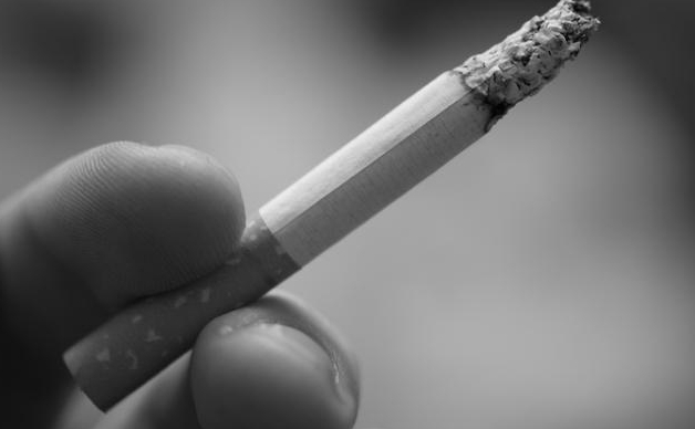 糖尿病人还在抽烟? 这不是自杀，是火上浇油，3个器官最先烂