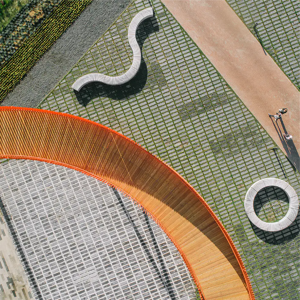 悬挂式步道（Hanging Walkways）