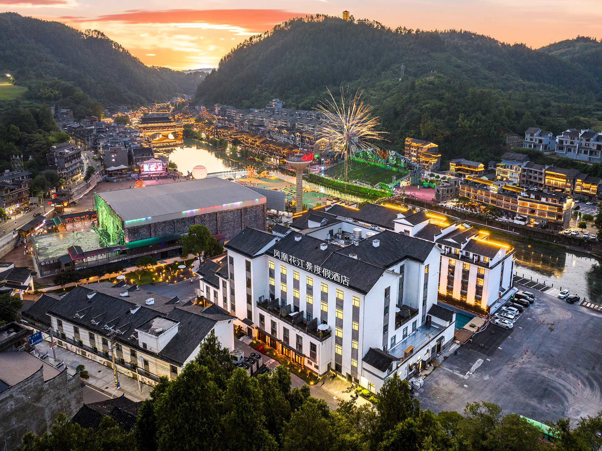 凤凰古城 | 凤凰花江景度假酒店